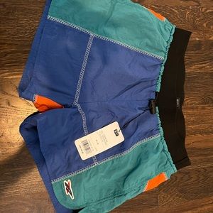 Onitsuka Tiger AHQ Shorts, Unisex size medium